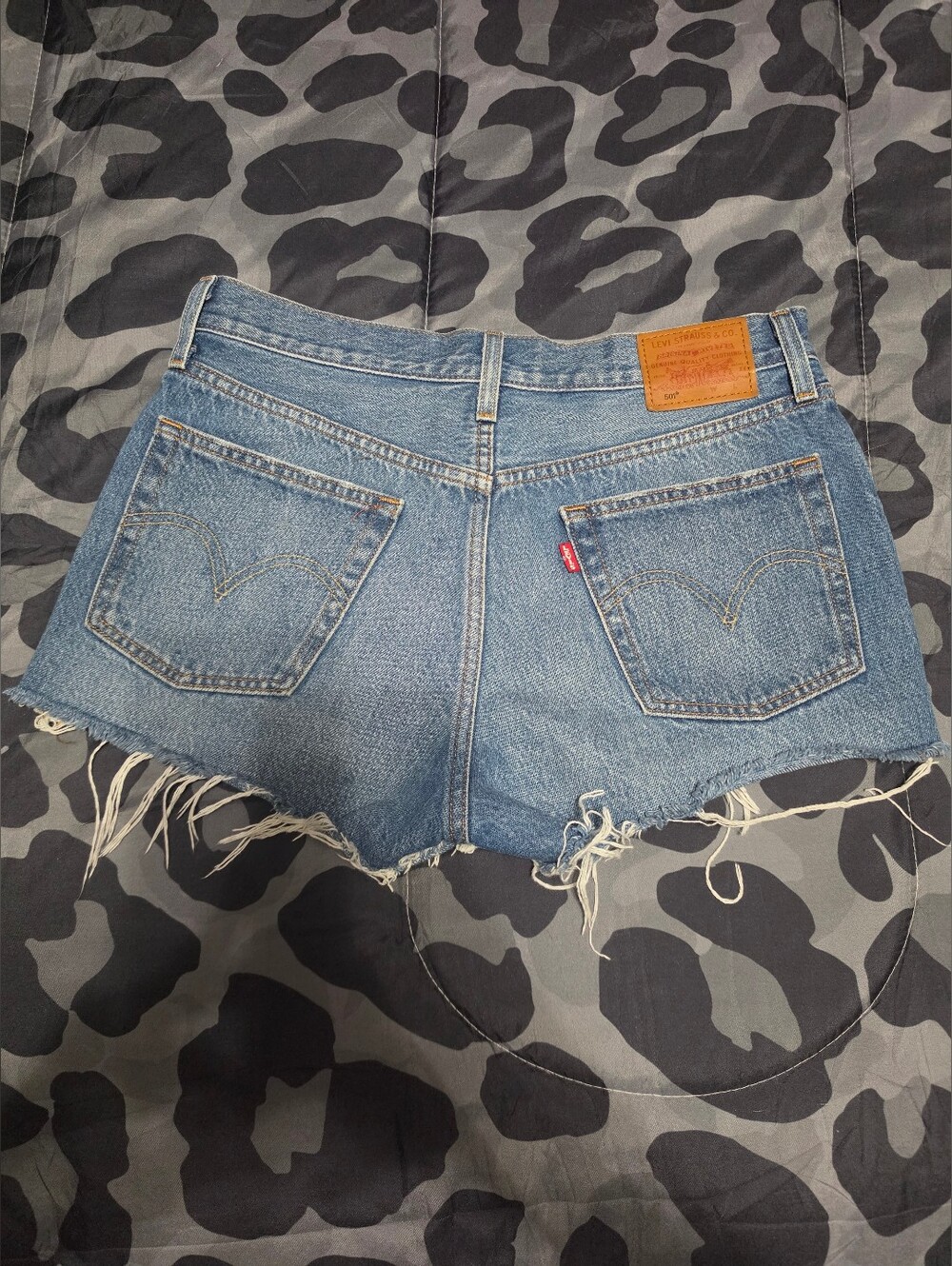 LEVI Shorts - Picture 2 of 2